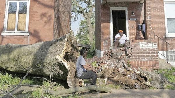 ¡OLEADA DE TORNADOS DEJA 16 MUERTOS EN KENTUCKY!
