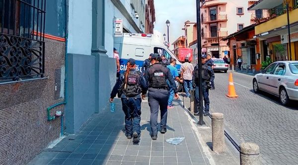 ¡POLICIAS SECUESTRADORES! - DETIENEN A DOS OFICIALES DE LA SSP POR RETENER Y ROBARLES DINERO A SUS VICTIMAS