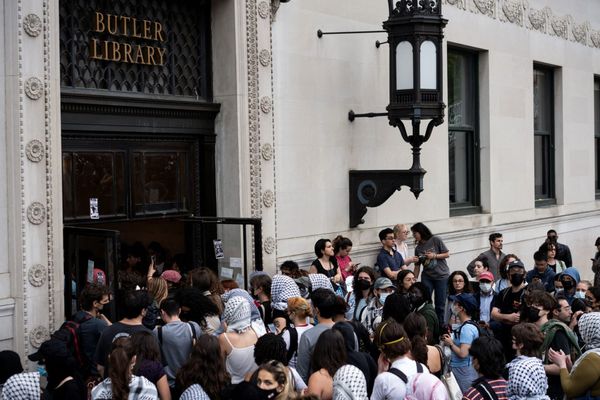 ¡UNIVERSIDAD DE COLUMBIA SUSPENDE A MÁS DE 65 ESTUDIANTES TRAS PROTESTA PRO PALESTINA EN BIBLIOTECA!