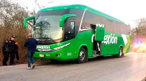 ¡ASALTAN AUTOBÚS CON 18 PASAJEROS EN TANTOYUCA! - FUERON INTERCEPTADOS POR UN VEHÍCULO CON HOMBRES ARMADOS