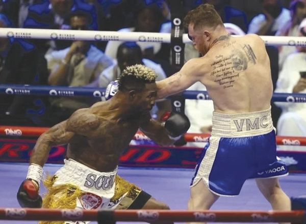 ¡HORRIBLE! TRIUNFO DEL “CANELO” EN ARABIA! - UCHALE...