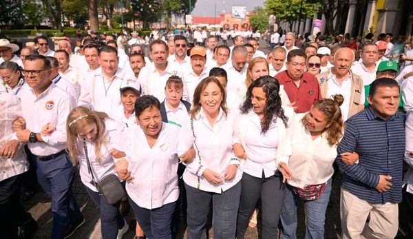 ¡PURAS PROTESTAS! - Y DESFILA NAHLE