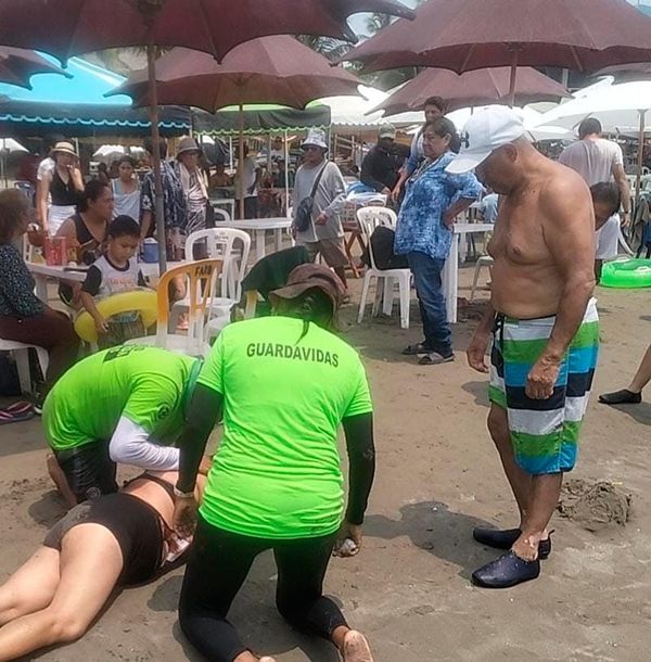 ¡RESCATAN A TURISTA EN EL PLAYÓN DE HORNOS!