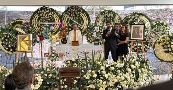 ¡DESPIDEN A FIDEL! - ENTRE CORONAS Y FLORES