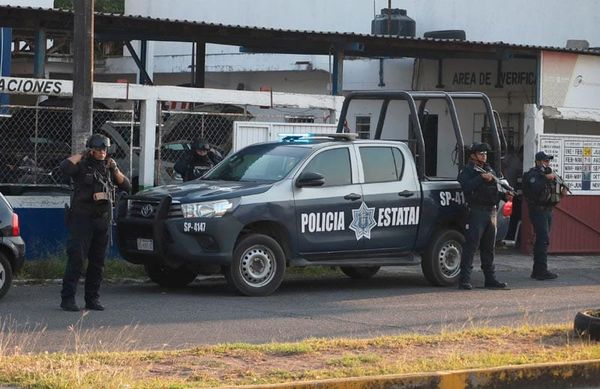 ¡INTENSO OPERATIVO DE LA FGR EN EL FLORESTA! - CON UNA GRUA ASEGURARON Y SE LLEVARON UN AUTOMOVIL