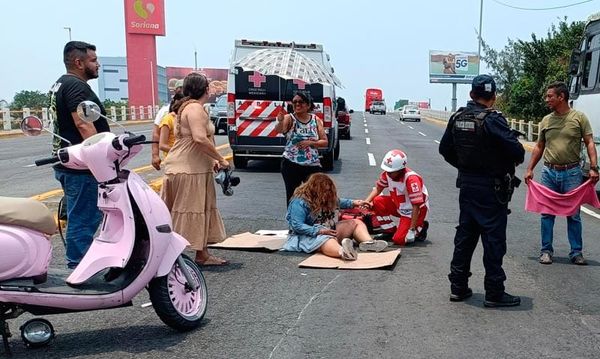 ¡MOTOCICLISTA IMPACTÓ A MUJER EN SILLA DE RUEDAS!