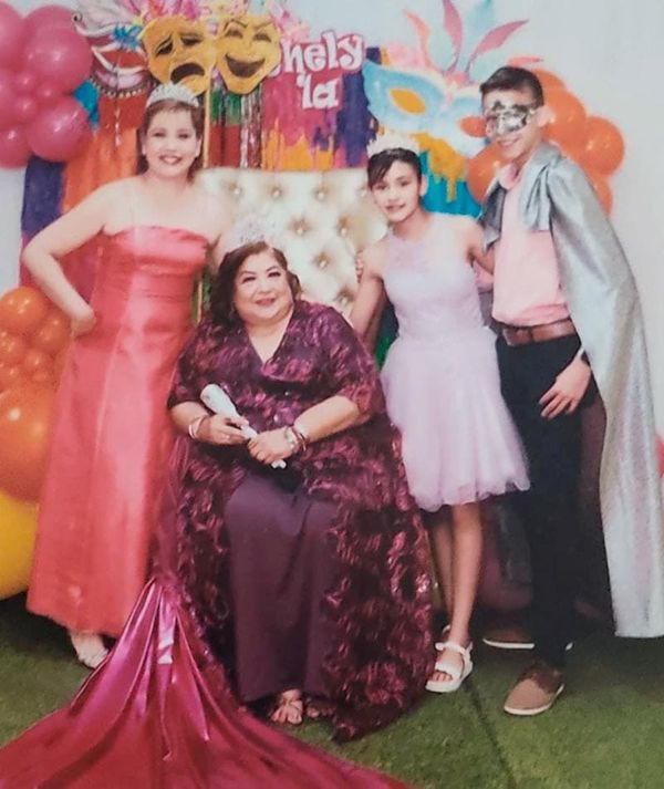 CELEBRANDO SUS 70 AÑOS DE VIDA