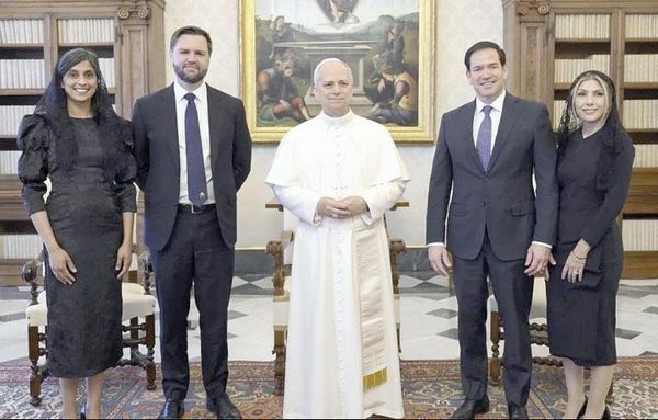 ¡JD VANCE LE ENTREGA AL PAPA LEÓN XIV UNA INVITACIÓN DE TRUMP PARA VISITAR EU!