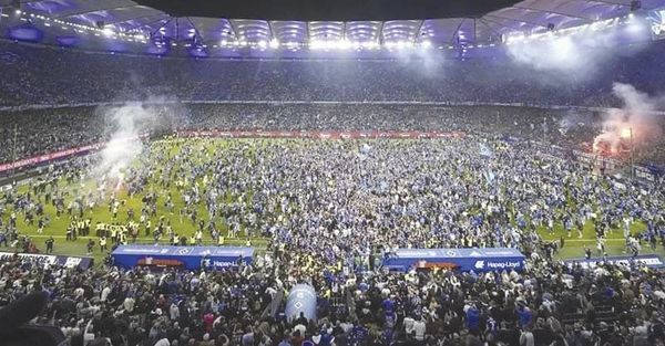 ¡ASCENSO DEL HAMBURGO DEJA 44 HERIDOS; 19 ESTÁN GRAVES!