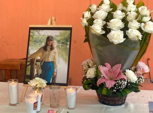 ¡AMÉRICA CUMPLÍA SU SUEÑO! - *Familiares prenden velas por la cadete muerta en el “Cuauhtemoc ”