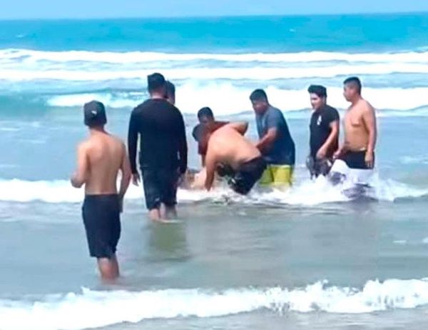 ¡BAÑISTA MURIÓ AHOGADO EN PLAYA DE TUXPAN!