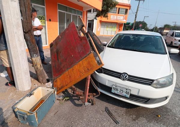 ¡BORRACHINES DESBARATAN PUESTO DE MARISCOS!