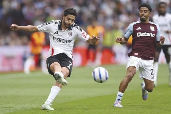 RAÚL JIMÉNEZ RENUEVA UN AÑO MÁS CON EL FULHAM!
