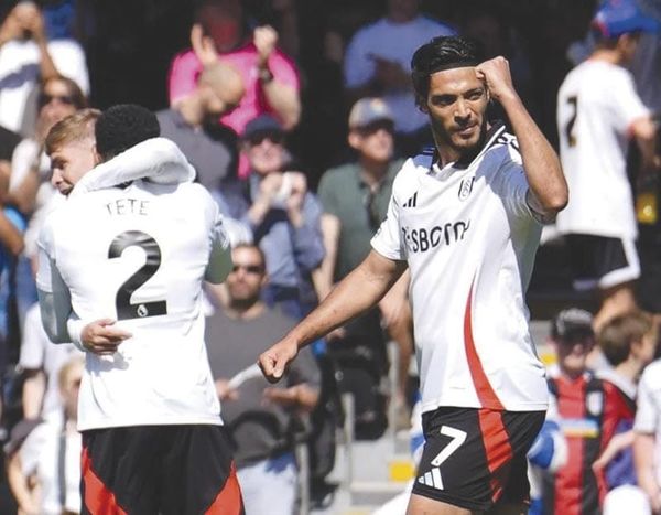 ¡RAÚL JIMÉNEZ SE METE ENTRE LOS MEJORES GOLEADORES DEL FULHAM!