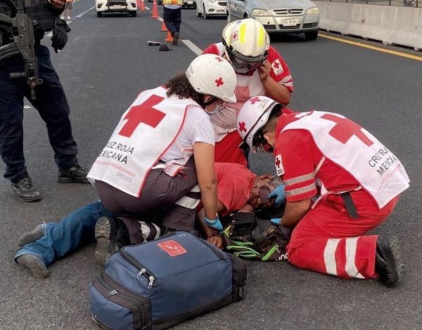 ¡ENCONTRÓ LA MUERTE CRUZANDO LA AUTOPISTA!