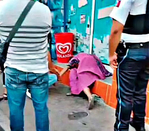 ¡ABUELITA SE DESMAYÓ POR LA “OLA DE CALOR”!