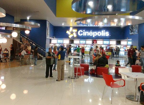 ¡TRAGEDIA EN EL CINÉPOLIS!