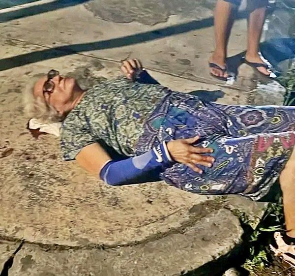 ¡ABUELITA SE CONVULSIONA POR CAÍDA Y SOCORRISTAS NO LA LLEVARON AL HOSPITAL!