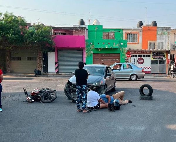¡MOTOCICLISTA FRACTURADO EN LA PIERNA EN TRANCAZO!