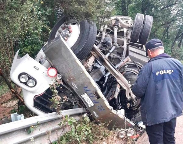¡TORTON SE DESBARATA AL SALIR VOLANDO DE LA CURVA!
