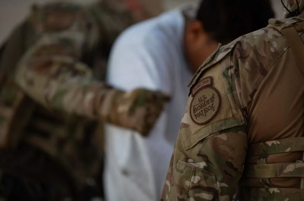 ¡RECHAZAN REVOCACIÓN DE ESTATUS LEGAL A 400 MIL MIGRANTES!