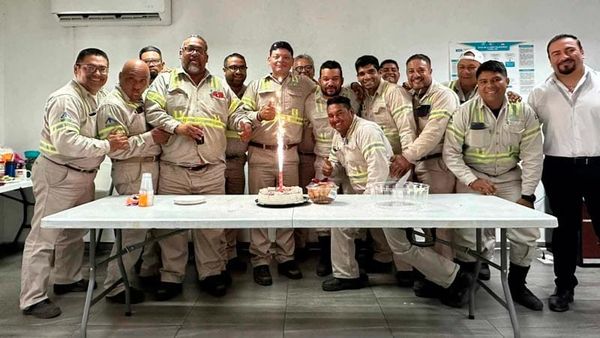 FESTEJAN A JOSÉ ARTURO POR SU CUMPLE