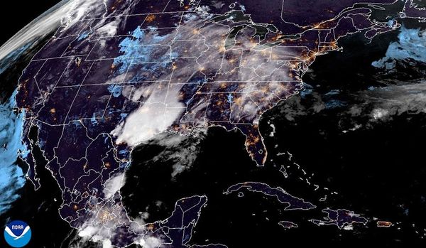 ¡SIGUE BOCHORNOSO; PERO SE ASOMAN LLUVIAS Y RAYOS! - *DÉBIL LÍNEA FRONTAL ENTRARÁ AL GOLFO; PERO ALLÁ SE QUEDARÁ