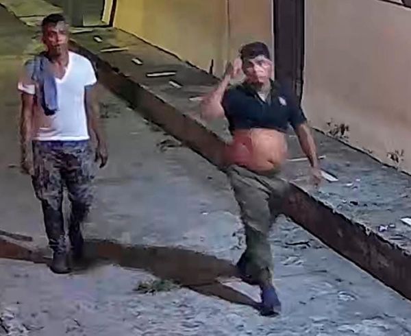 ¡BANDIDOS MADRUGAN A VECINO Y LE ROBAN LA MOTO!