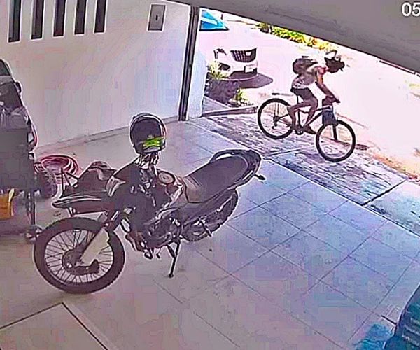 ¡“RATOTA” SE ROBA BICICLETA DE LA COCHERA EN LAGUNA REAL!