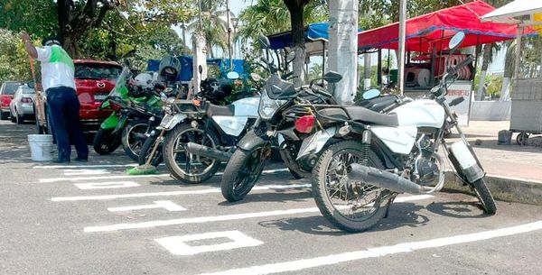 ¡TRÁNSITO DEL ESTADO REALIZA JORNADAS DE BALIZAMIENTO EN CARDEL!