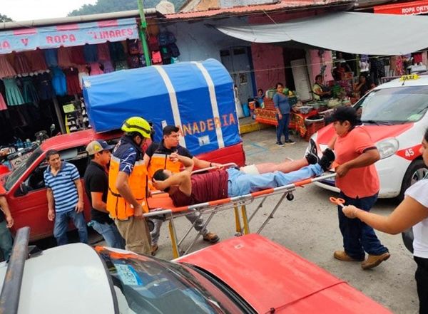 ¡HOMBRE HERIDO A NAVAJAZOS EN VIOLENTO ASALTO!