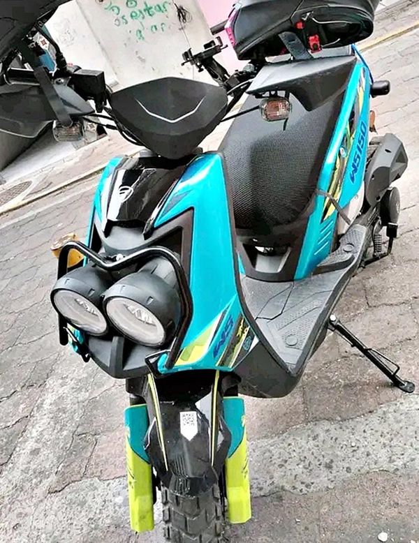 ¡LADRONES SE ROBAN LA MOTONETA DE ALEXA PACHECO!