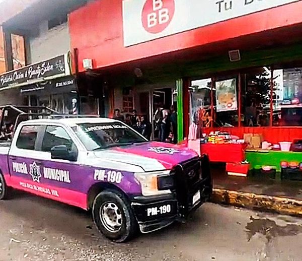 ¡ECHAN GUANTE A “FARDERA” CUANDO ROBABA LA TIENDA 3B!