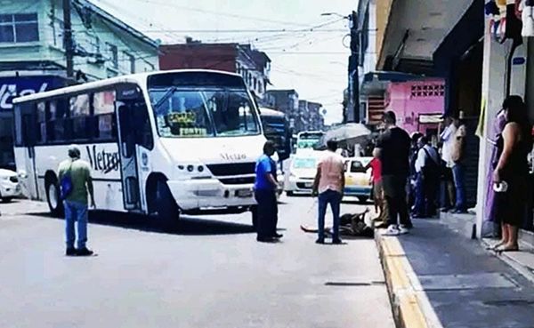 ¡CAMIÓN DE PASAJE ATROPELLÓ A ABUELITA!
