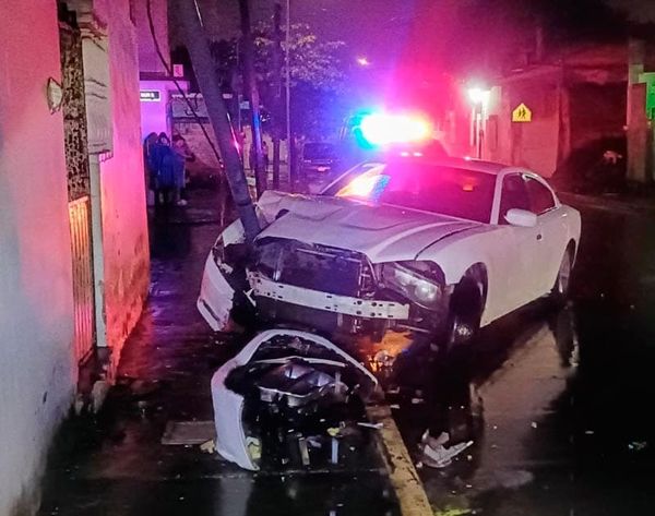 ¡TERMINAN LA PARRANDA CHOCANDO CONTRA LUMINARIA!