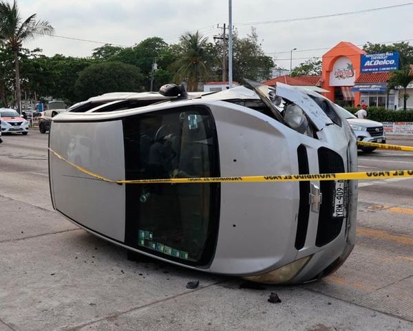 ¡DOS LESIONADOS EN VOLCADURA EN BOCA DEL RÍO!
