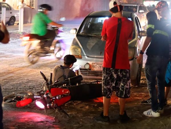 ¡IBA EN SENTIDO CONTRARIO Y SE IMPACTA DE FRENTE CONTRA UN AUTOMOVILÍSTA!