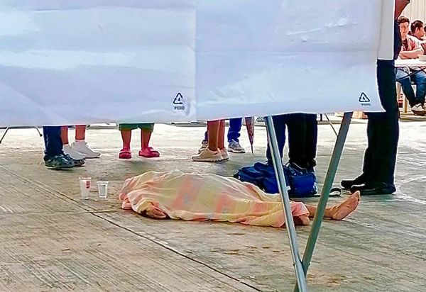 ¡ABUELITA FALLECIO EN LA CASILLA! - DOÑA RAYMUNDA DE 79 AÑOS SE DESVANECIÓ DESPUÉS DE RECIBIR SUS BOLETAS