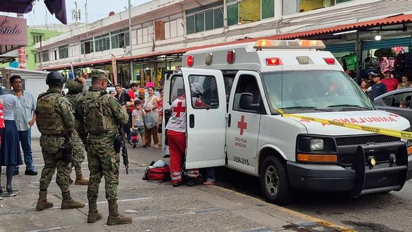 ¡BATALLA CAMPAL! - UNA PAREJA HERIDA EN UNA RIÑA CERCA DEL MERCADO HIDALGO