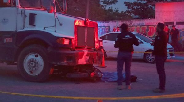 ¡EMBESTIDA MORTAL! - CHOFER DE VOLTEO ARROLLO A DOS MOTOCICLISTAS MATANDO A UNO