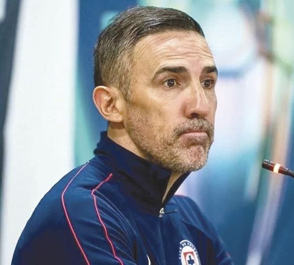 ¡ENLOQUECEN EN CRUZ AZUL! - CORREN A VICENTE SANCHEZ