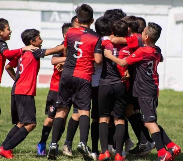 ¡LA ACADEMIA ATLAS INVITA A EQUIPOS JUVENILES Y MAYORES!