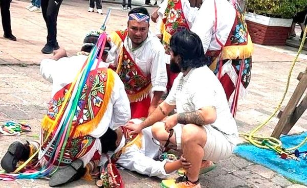¡CINCO VOLADORES DE PAPANTLA HERIDOS AL ROMPERSE EL “PALO VOLADOR”! - EN TIHUATLÁN