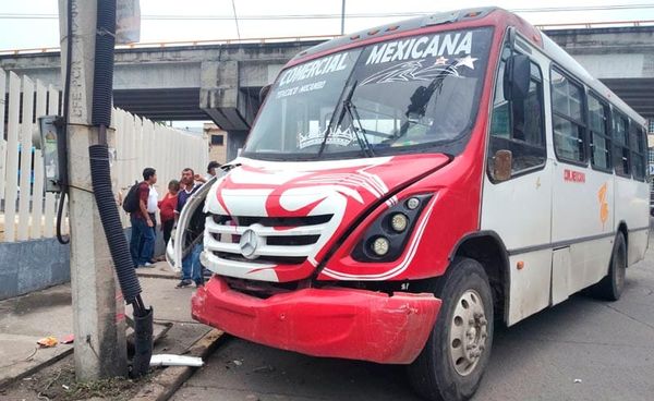 ¡“PULPAZO”! - CHOCARON DOS CAMIONES DEJANDO VARIOS PASAJEROS HERIDOS