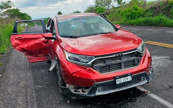 ¡SE AGARRAN A BALAZOS EN LA CARRETERA DE XALAPA! - TAXISTA RESULTO HERIDO EN EL INTERCAMBIO DE DISPAROS