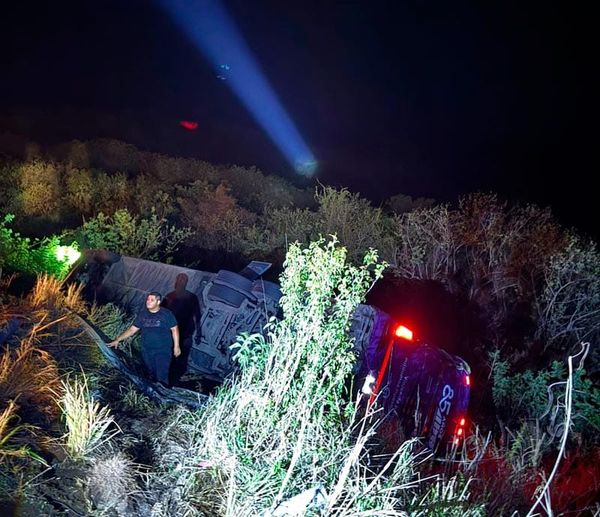 ¡VOLCÓ UN ADO EN LA CURVA DE LAGUNA VERDE!