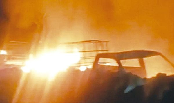 ¡EXPLOTA DUCTO DE PEMEX! - UN MUERTO Y OCHO HERIDOS
