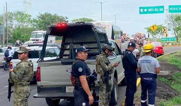 ¡SUBE A TORRE DE ALTA TENSIÓN PERO ESTA VEZ SE ELECTROCUTÓ!