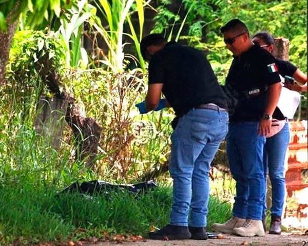 ¡DEJAN CUERPO DE MUJER EMBOLSADA! - HALLAZGO MACABRO EN COATZACOALCOS