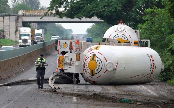 ¡VOLCÓ “SALCHICHA” CON GAS PROPILENO!